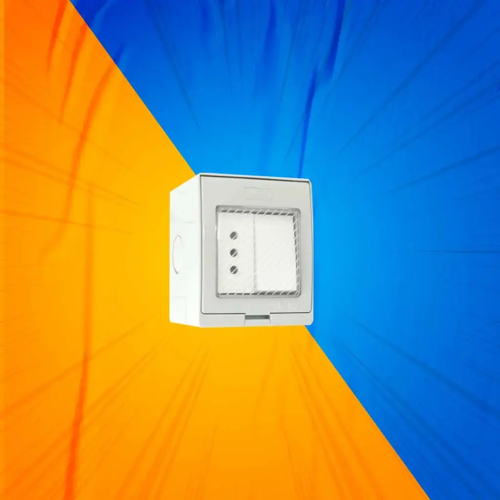 HIDROBOX IP55 C/INT 9/12 + ENCHUFE SIM 10A 250V BLANCO LEXO