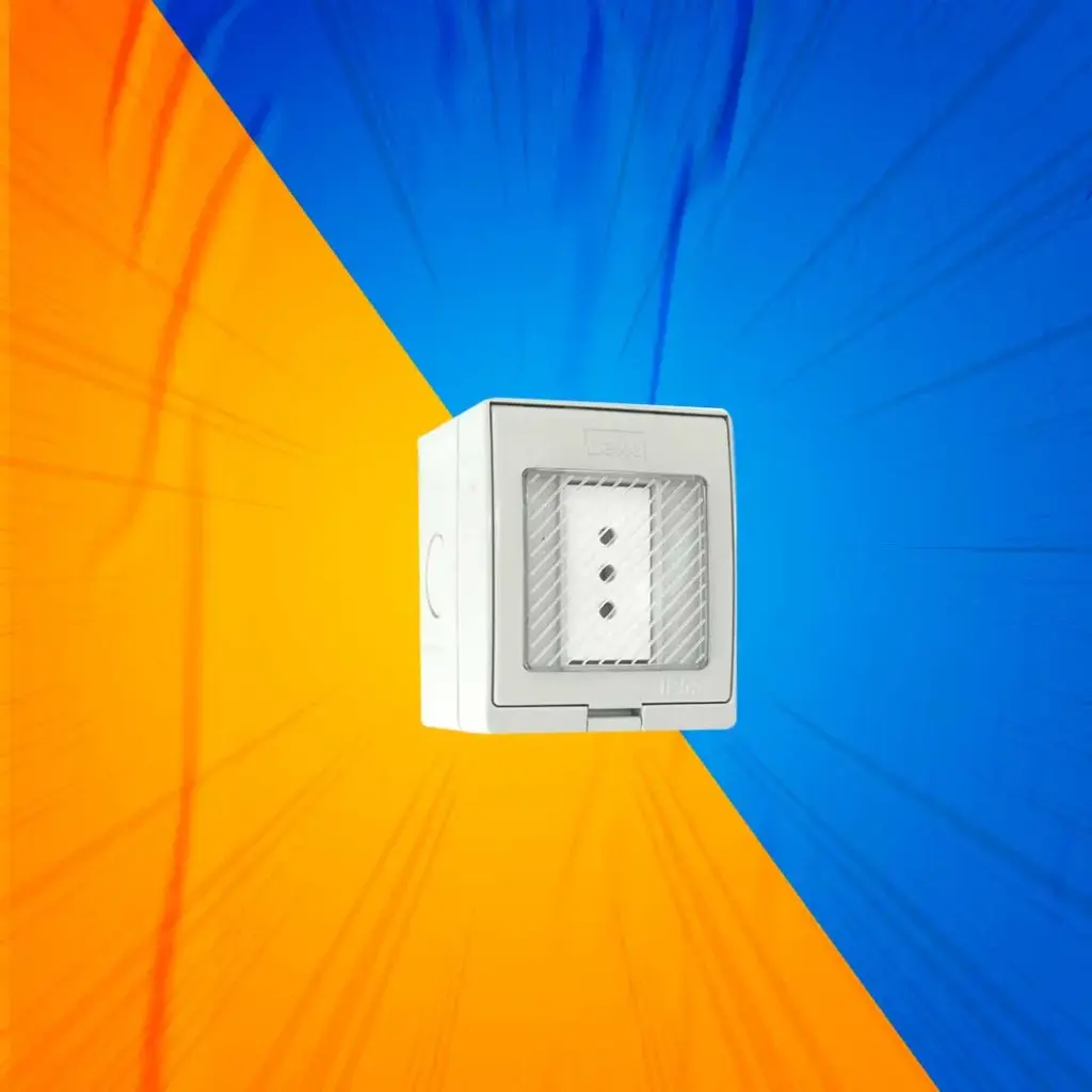 HIDROBOX IP55 ENCHUFE SIM 10A 250V BLANCO LEXO